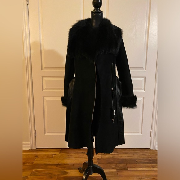 Brand new Mackage shearling coat with leather belt - Picture 11 of 11